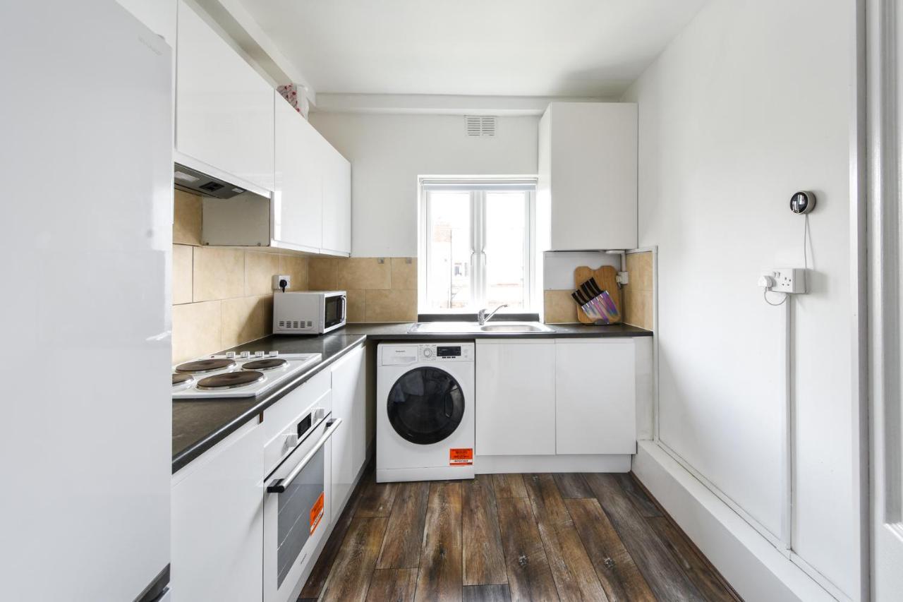 Great Spacious 2 Bedroom Flat Гендон Екстер'єр фото