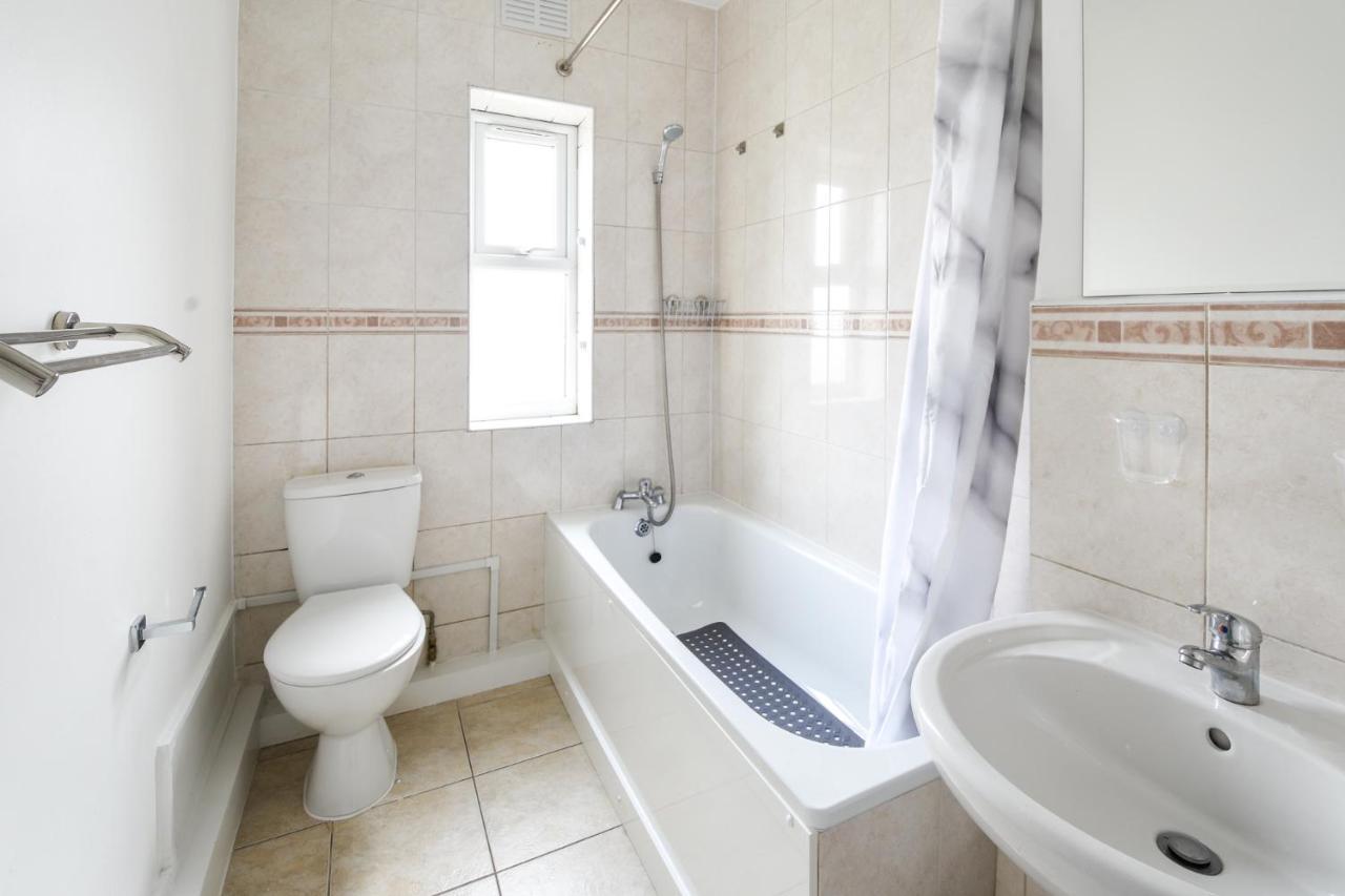 Great Spacious 2 Bedroom Flat Гендон Екстер'єр фото